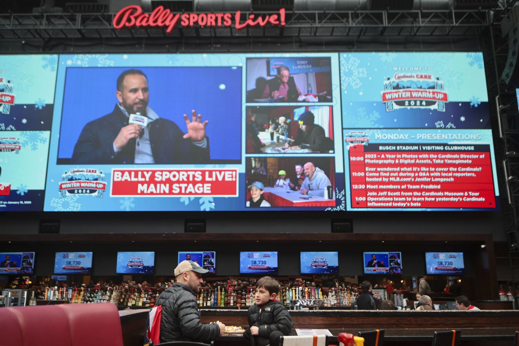Cardinals fans brave cold for Winter Warm-Up